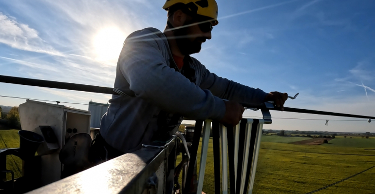 NEW BIRD FLIGHT DIVERTERS ARE BEING INSTALLED ON RISKY SECTIONS OF TRANSMISSION LINES AROUND THE DANUBE